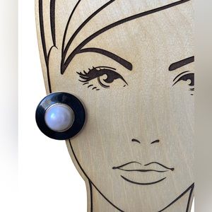 Vintage ANN TAYLOR Black Enamel Gold Plated Faux Pearl Clip On Earrings Jewelry